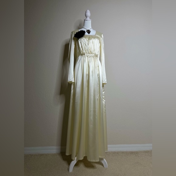 Lady D Resident Evil Cosplay Costume - Picture 1 of 11